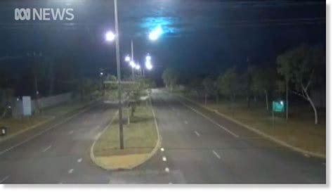 VIDEO: Fireball turns night into day in Australia